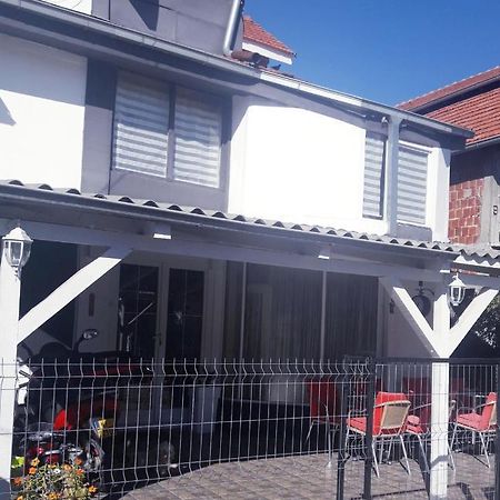 Apartmani Ni Kültér fotó