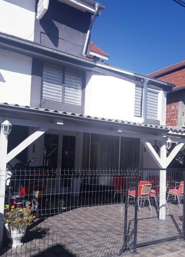Apartmani Ni Kültér fotó